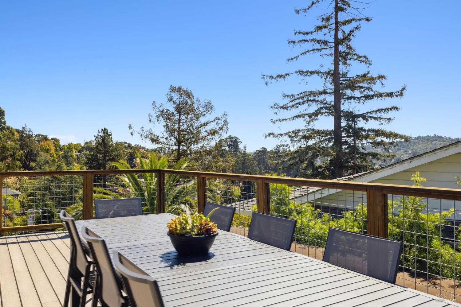 Detail Gallery Image 29 of 91 For 34 Broadview Dr, San Rafael,  CA 94901 - 4 Beds | 4 Baths