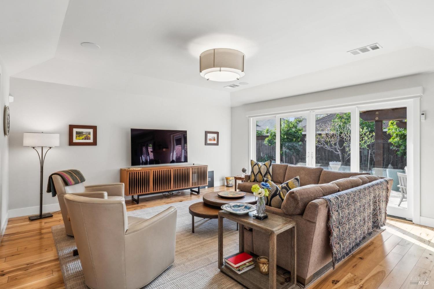 Detail Gallery Image 9 of 31 For 1554 Centennial Cir, Calistoga,  CA 94515 - 3 Beds | 2/1 Baths