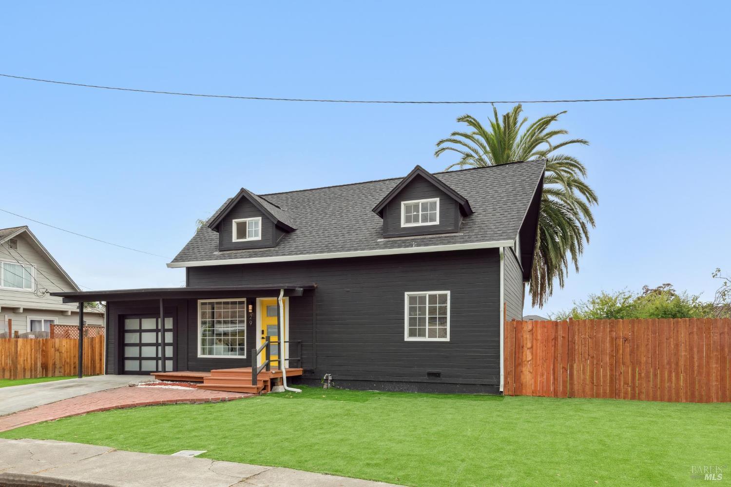 Detail Gallery Image 2 of 32 For 29 Alta Dr, Petaluma,  CA 94954 - 4 Beds | 2/1 Baths