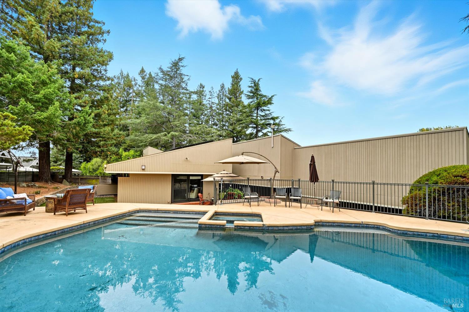 Detail Gallery Image 38 of 54 For 523 Westgate Dr, Napa,  CA 94558 - 3 Beds | 2/1 Baths