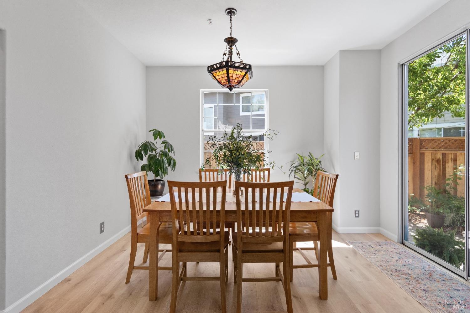 Detail Gallery Image 15 of 54 For 55 Dowitcher Way, San Rafael,  CA 94901 - 3 Beds | 2/1 Baths