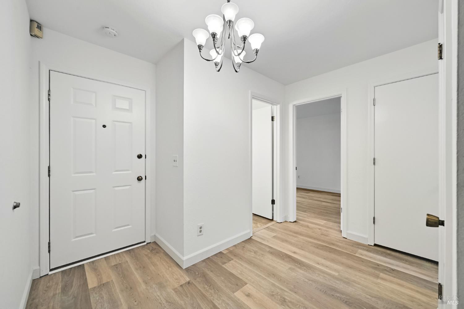 Detail Gallery Image 4 of 35 For 1240 North St, Santa Rosa,  CA 95404 - 2 Beds | 2 Baths