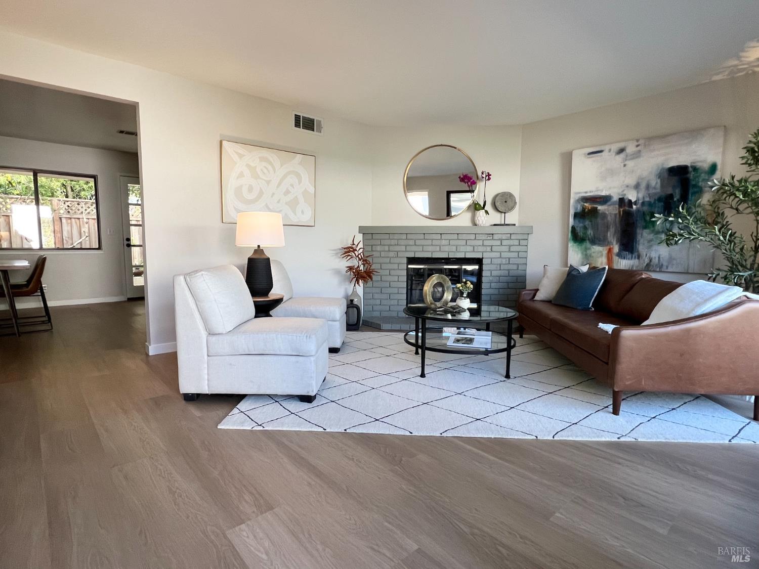 Detail Gallery Image 4 of 37 For 9 Village Ct, San Rafael,  CA 94903 - 3 Beds | 2/1 Baths