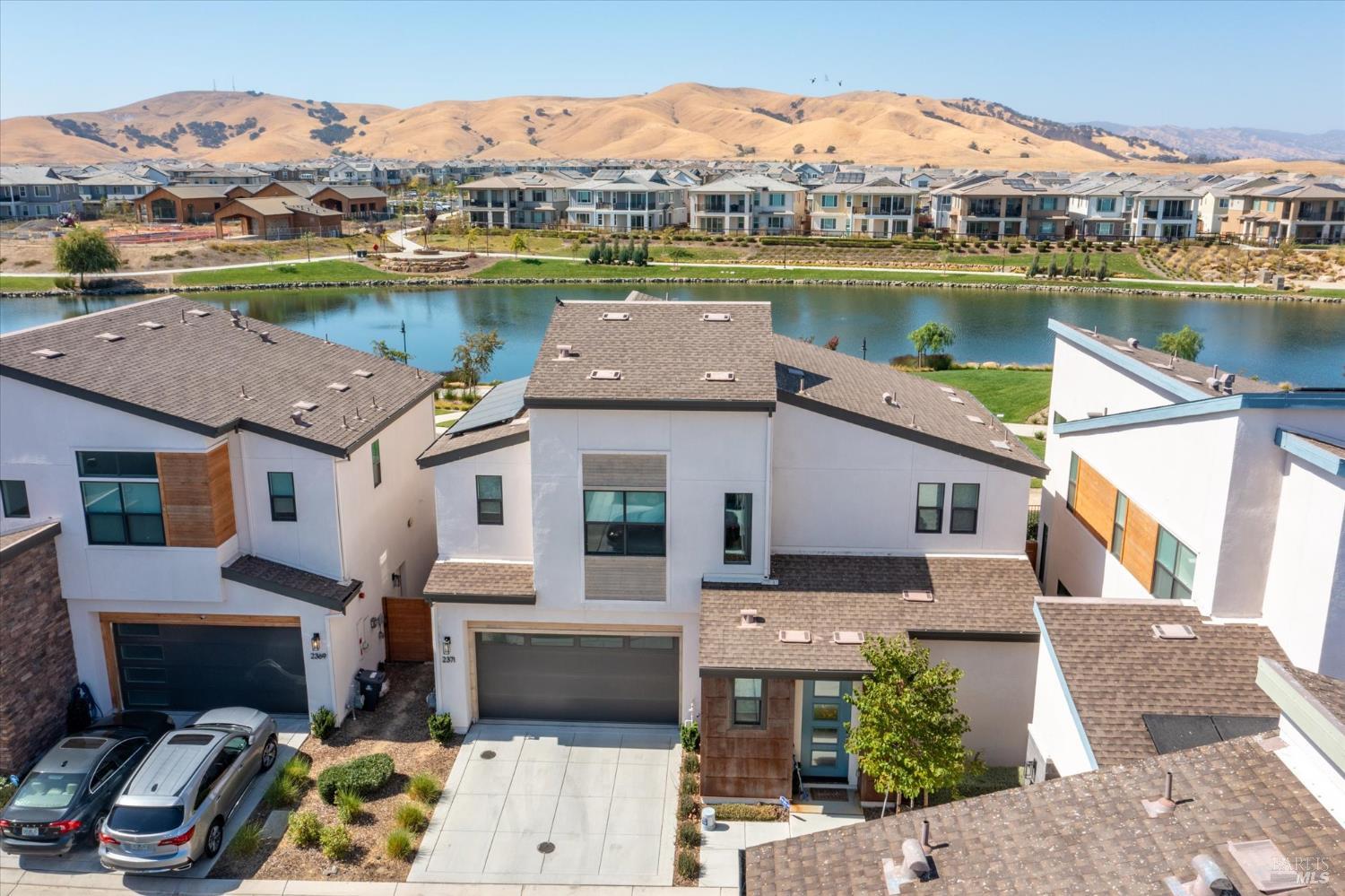 Detail Gallery Image 3 of 33 For 2371 Waterside Dr, Fairfield,  CA 94533 - 4 Beds | 3/1 Baths