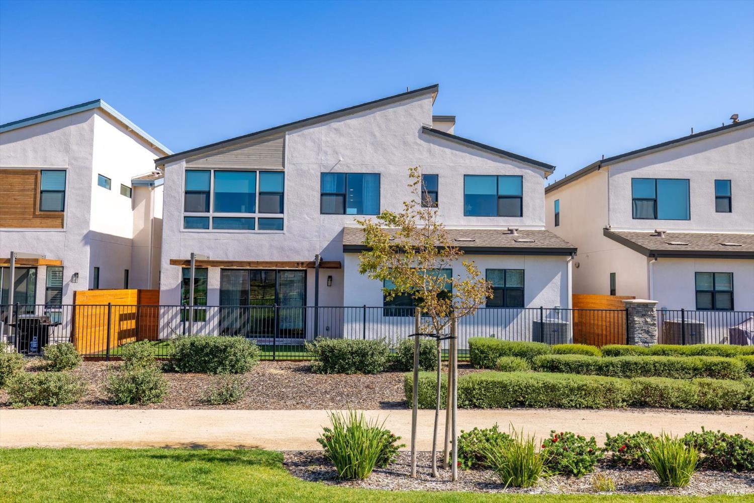 Detail Gallery Image 29 of 33 For 2371 Waterside Dr, Fairfield,  CA 94533 - 4 Beds | 3/1 Baths
