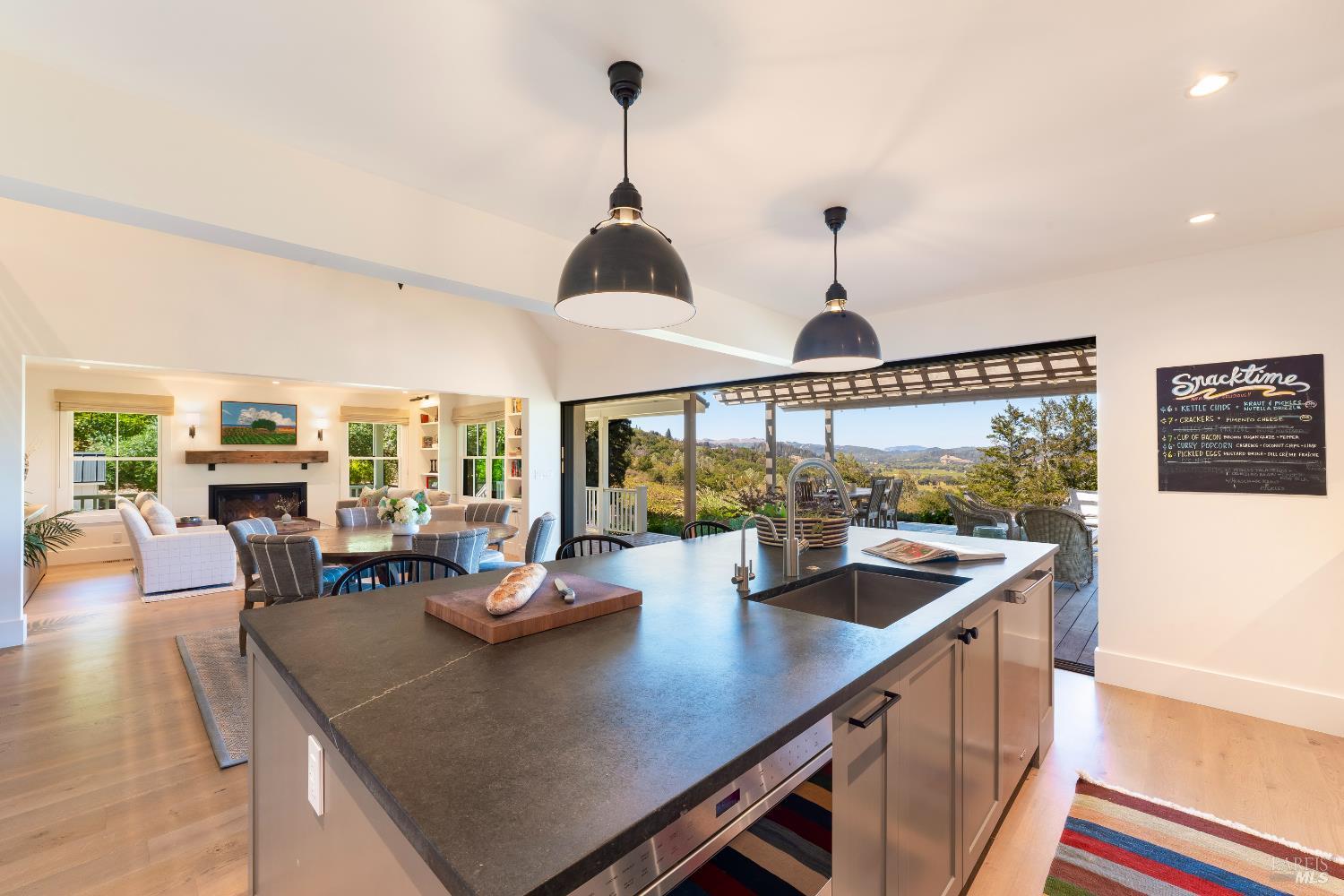 Detail Gallery Image 12 of 55 For 6317 W Dry Creek Rd, Healdsburg,  CA 95448 - 3 Beds | 3/1 Baths