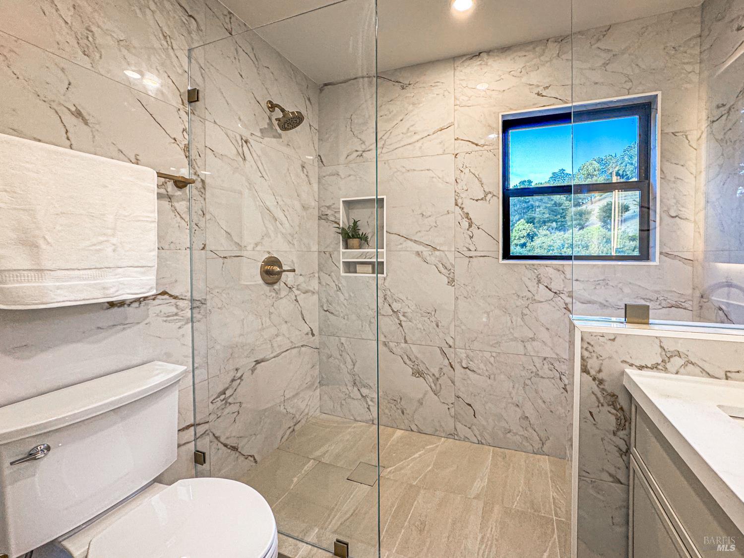 Detail Gallery Image 29 of 41 For 284 Blackstone Dr, San Rafael,  CA 94903 - 4 Beds | 3 Baths