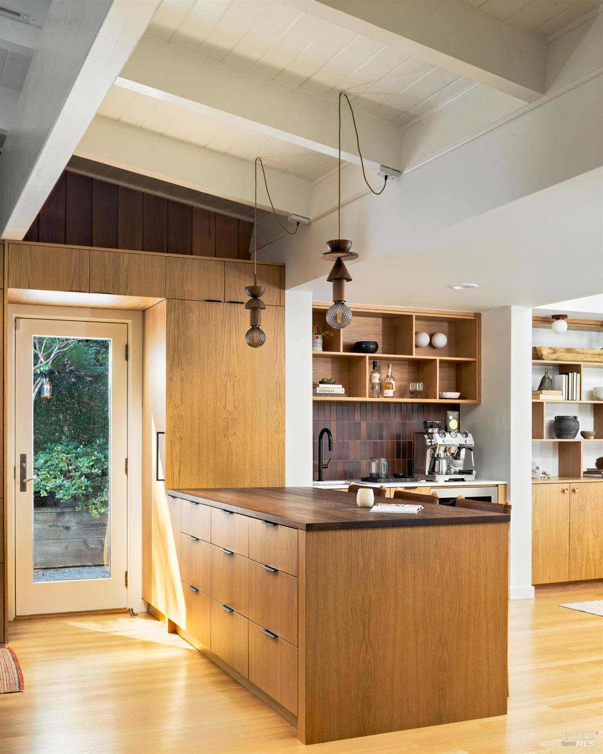 Detail Gallery Image 8 of 53 For 221 S Ridgewood Rd, Kentfield,  CA 94904 - 4 Beds | 3/1 Baths
