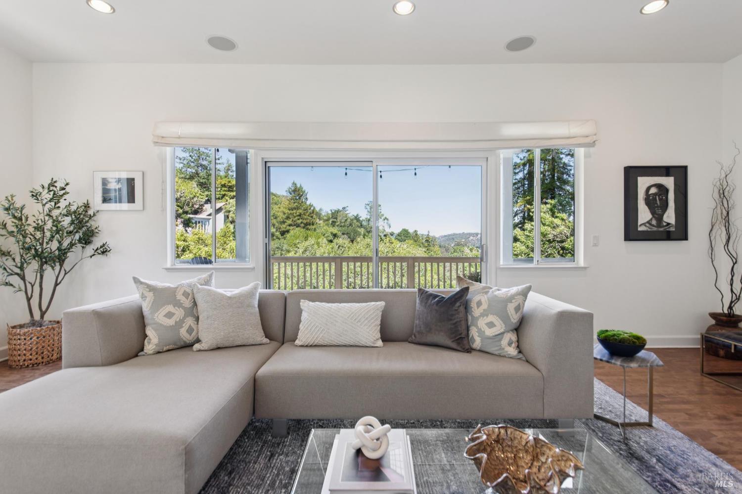 Detail Gallery Image 13 of 63 For 70 Madrone Park Cir, Mill Valley,  CA 94941 - 4 Beds | 2/1 Baths