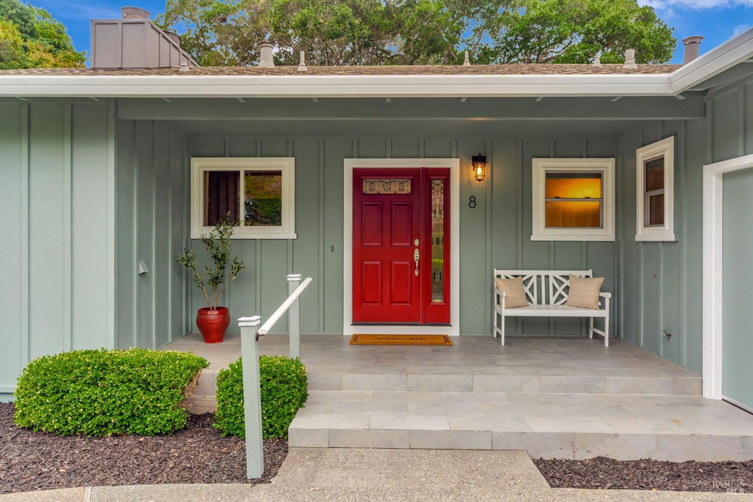 Detail Gallery Image 2 of 41 For 8 Riviera Pl, San Rafael,  CA 94901 - 3 Beds | 2 Baths