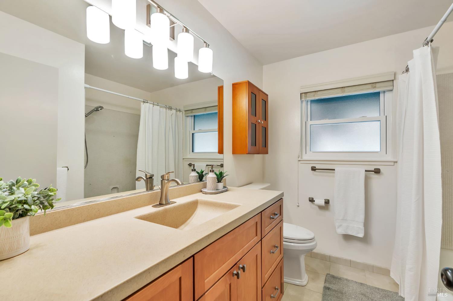 Detail Gallery Image 16 of 41 For 8 Riviera Pl, San Rafael,  CA 94901 - 3 Beds | 2 Baths
