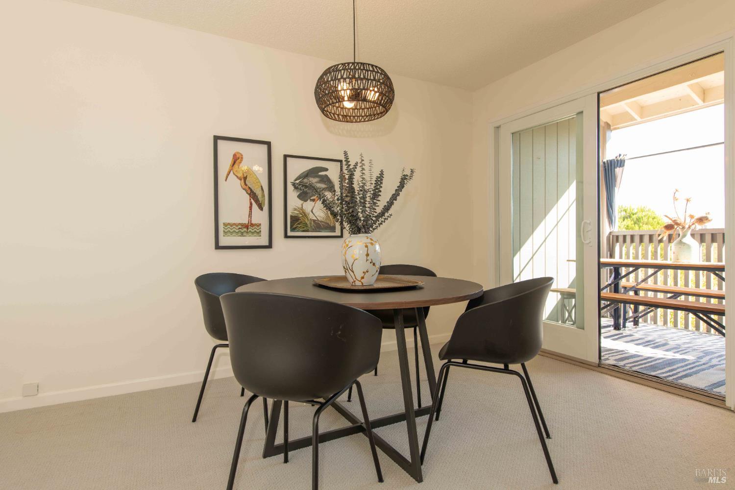 Detail Gallery Image 11 of 34 For 125 Sylvia Way, San Rafael,  CA 94903 - 3 Beds | 2/1 Baths