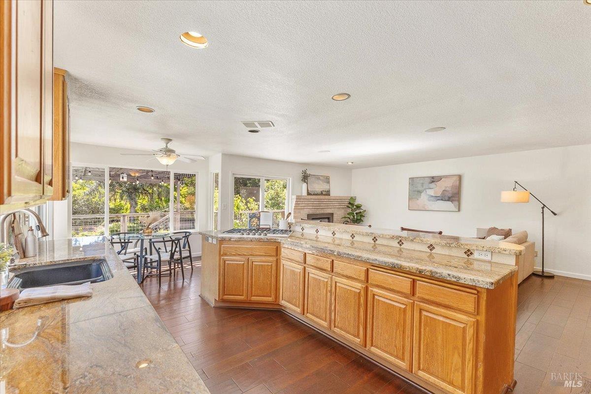 Detail Gallery Image 12 of 60 For 607 Scotland Dr, Santa Rosa,  CA 95409 - 3 Beds | 2/1 Baths