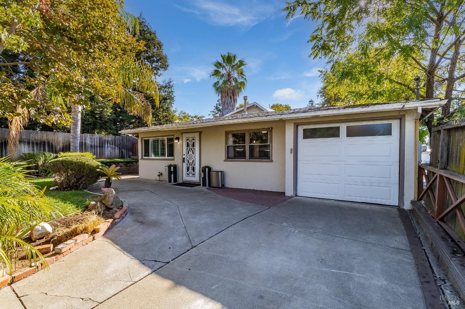 Detail Gallery Image 5 of 63 For 30 Goree Ct, Martinez,  CA 94553 - 3 Beds | 2 Baths