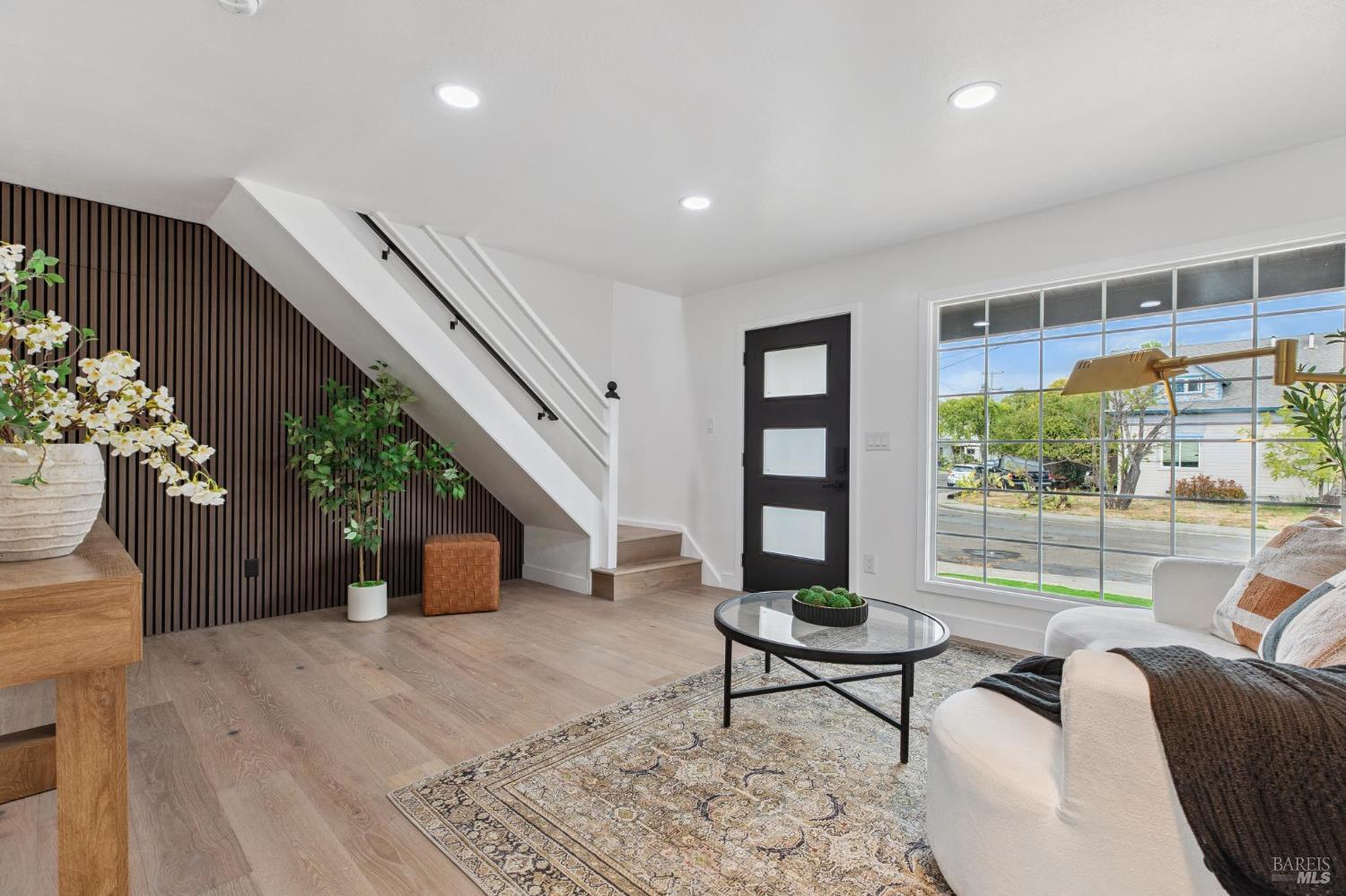 Detail Gallery Image 5 of 32 For 29 Alta Dr, Petaluma,  CA 94954 - 4 Beds | 2/1 Baths