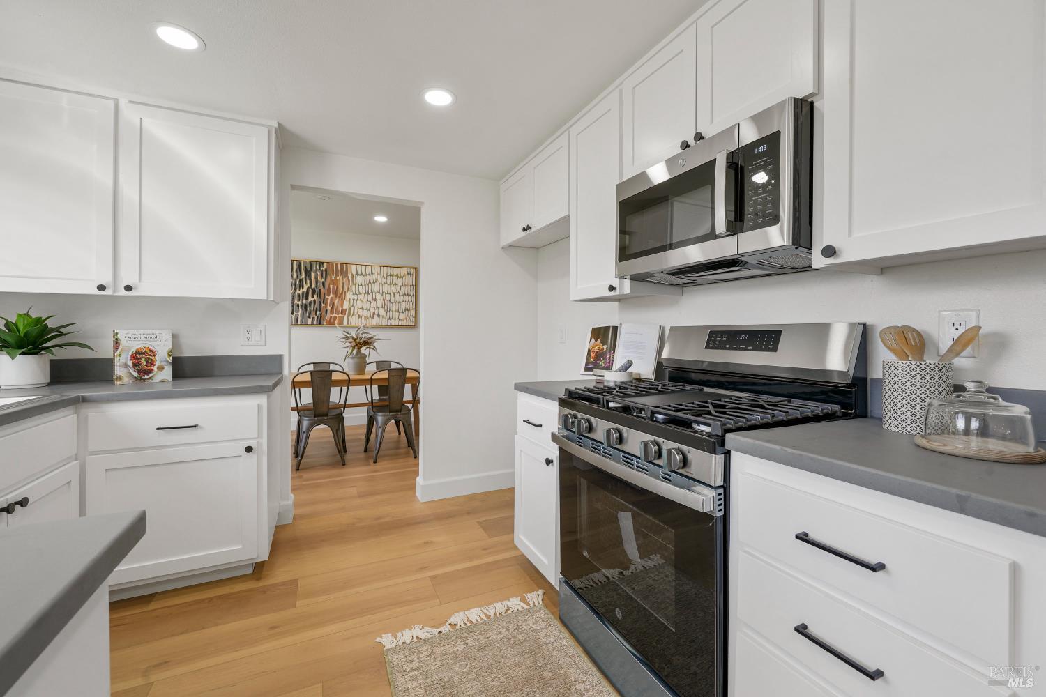 Detail Gallery Image 18 of 56 For 118 Salinas Dr, Vacaville,  CA 95688 - 4 Beds | 2/1 Baths