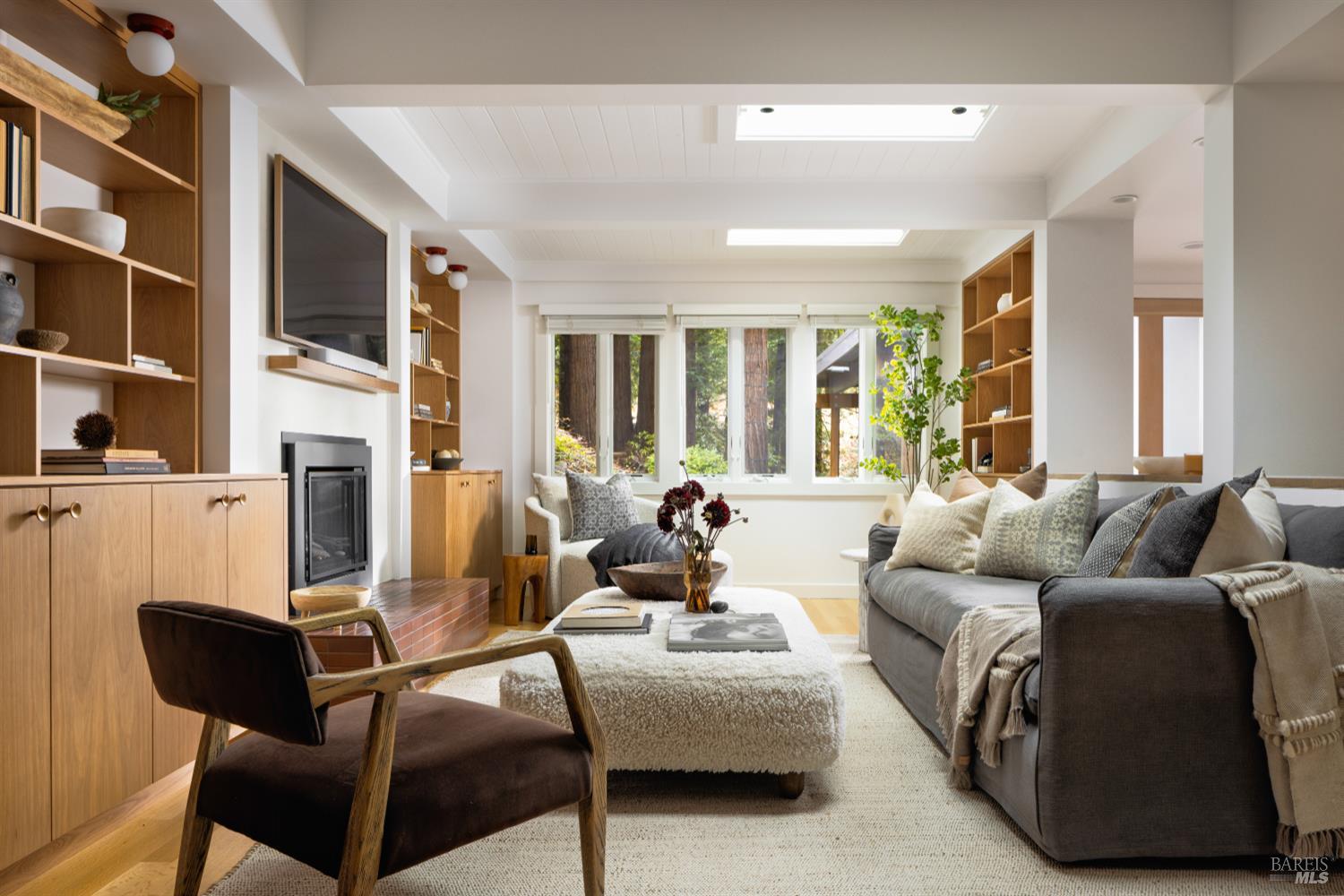 Detail Gallery Image 4 of 53 For 221 S Ridgewood Rd, Kentfield,  CA 94904 - 4 Beds | 3/1 Baths