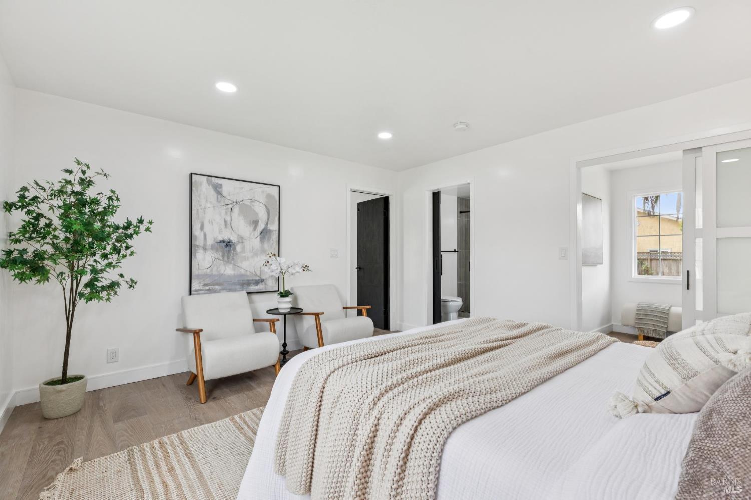 Detail Gallery Image 18 of 32 For 29 Alta Dr, Petaluma,  CA 94954 - 4 Beds | 2/1 Baths