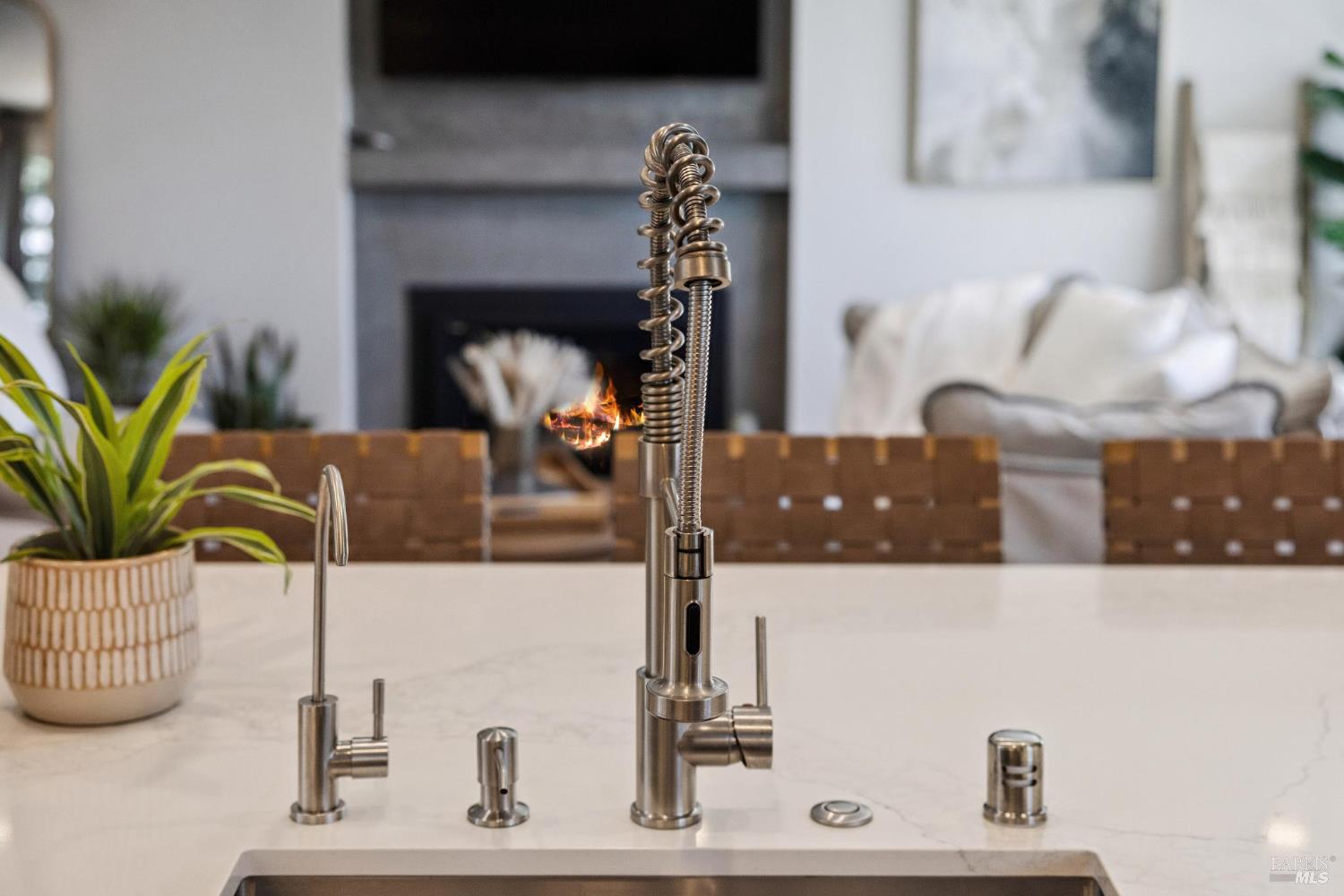 Detail Gallery Image 22 of 91 For 34 Broadview Dr, San Rafael,  CA 94901 - 4 Beds | 4 Baths