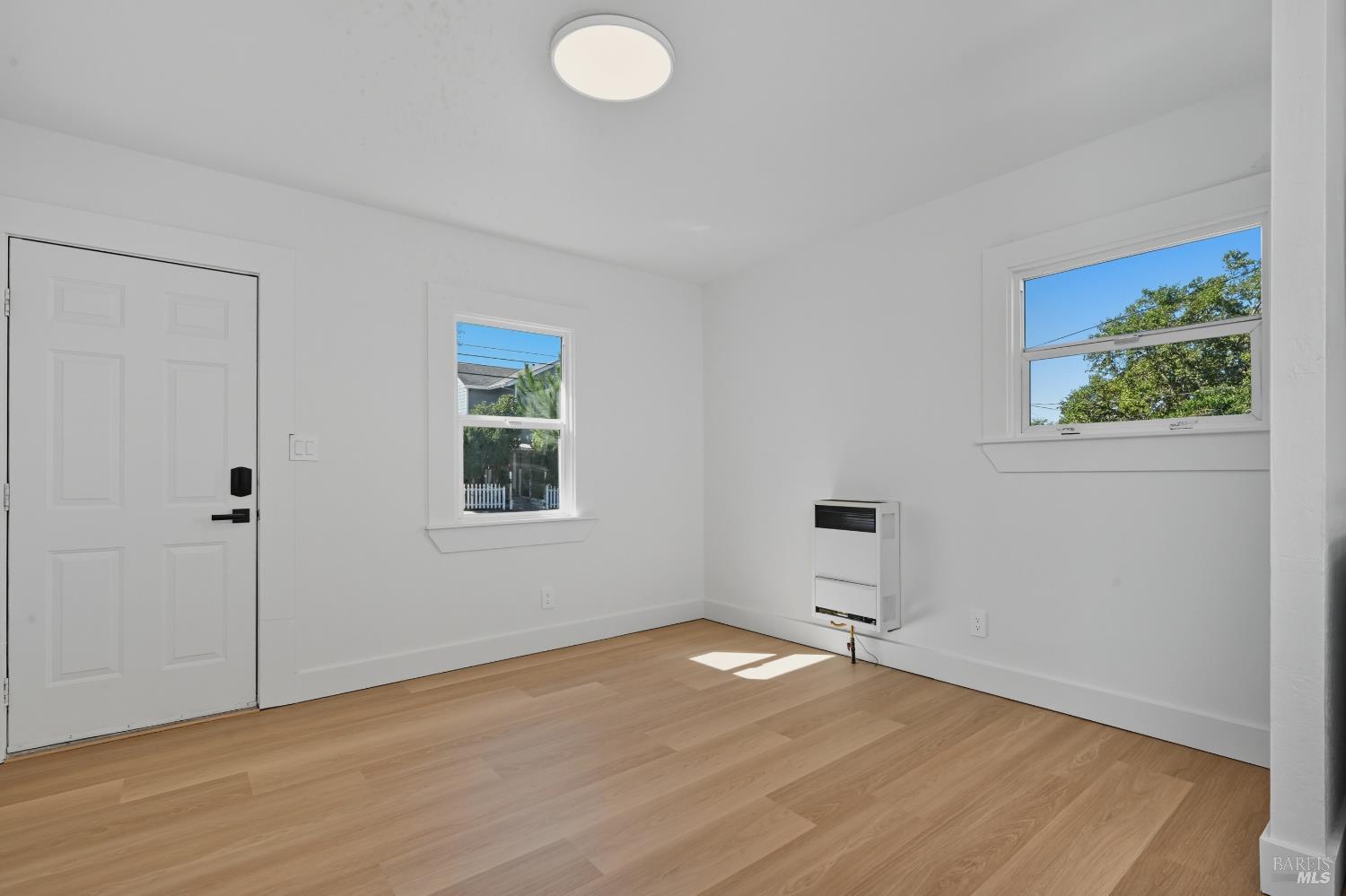 Detail Gallery Image 8 of 25 For 223 Decker St, Santa Rosa,  CA 95401 - 2 Beds | 2 Baths