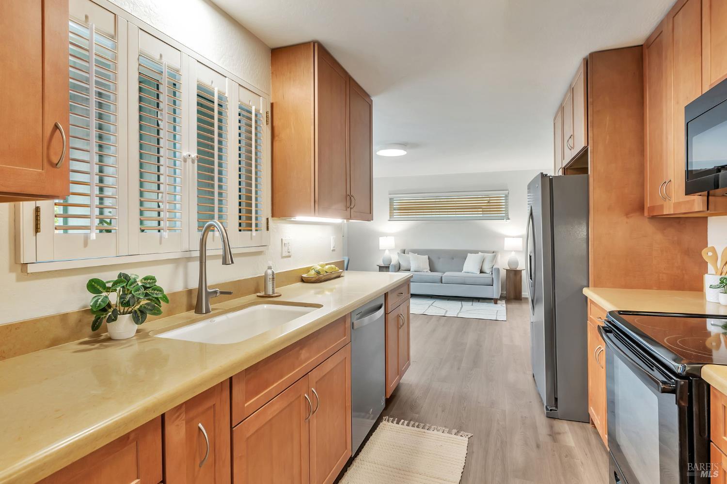 Detail Gallery Image 8 of 41 For 8 Riviera Pl, San Rafael,  CA 94901 - 3 Beds | 2 Baths