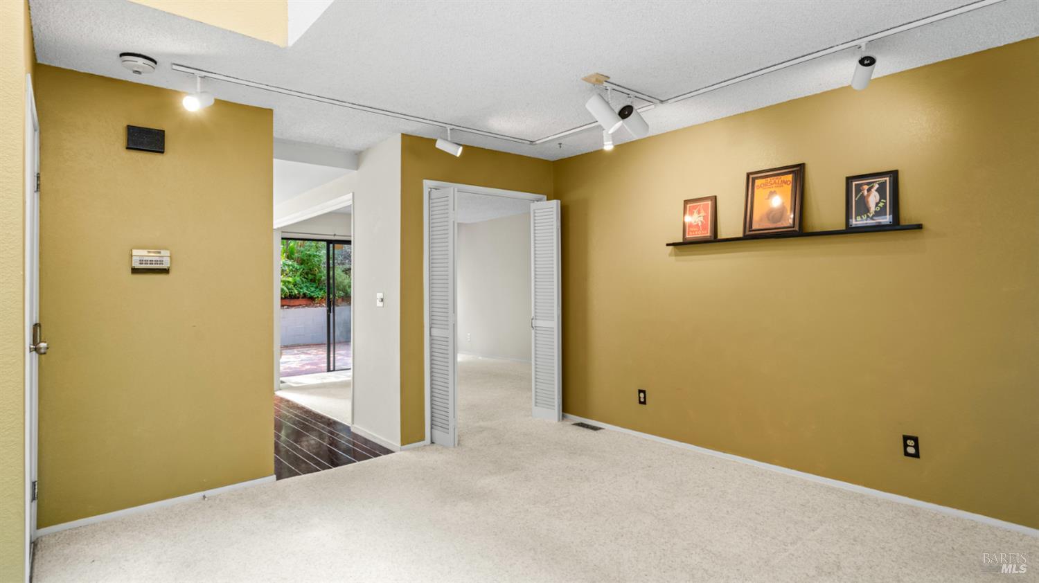 Detail Gallery Image 9 of 41 For 16 Elegant Tern Rd, Novato,  CA 94949 - 3 Beds | 2/1 Baths