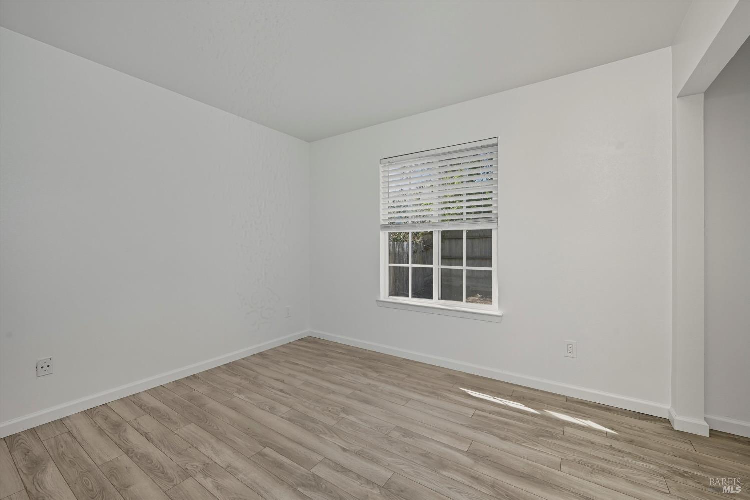 Detail Gallery Image 19 of 32 For 1140 Emily Ave, Rohnert Park,  CA 94928 - 3 Beds | 2 Baths