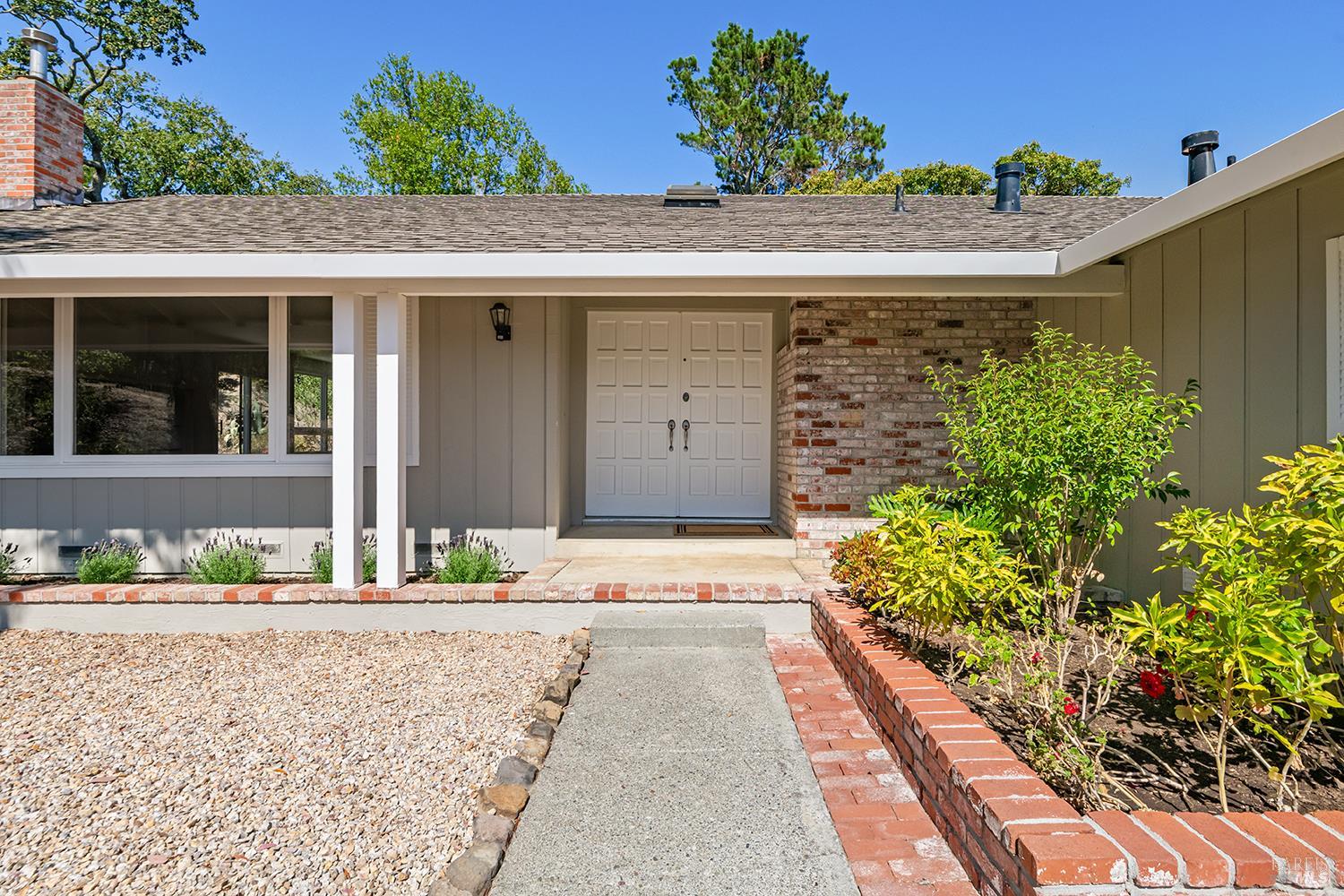 Detail Gallery Image 3 of 40 For 35 Salvador Way, San Rafael,  CA 94903 - 3 Beds | 3 Baths