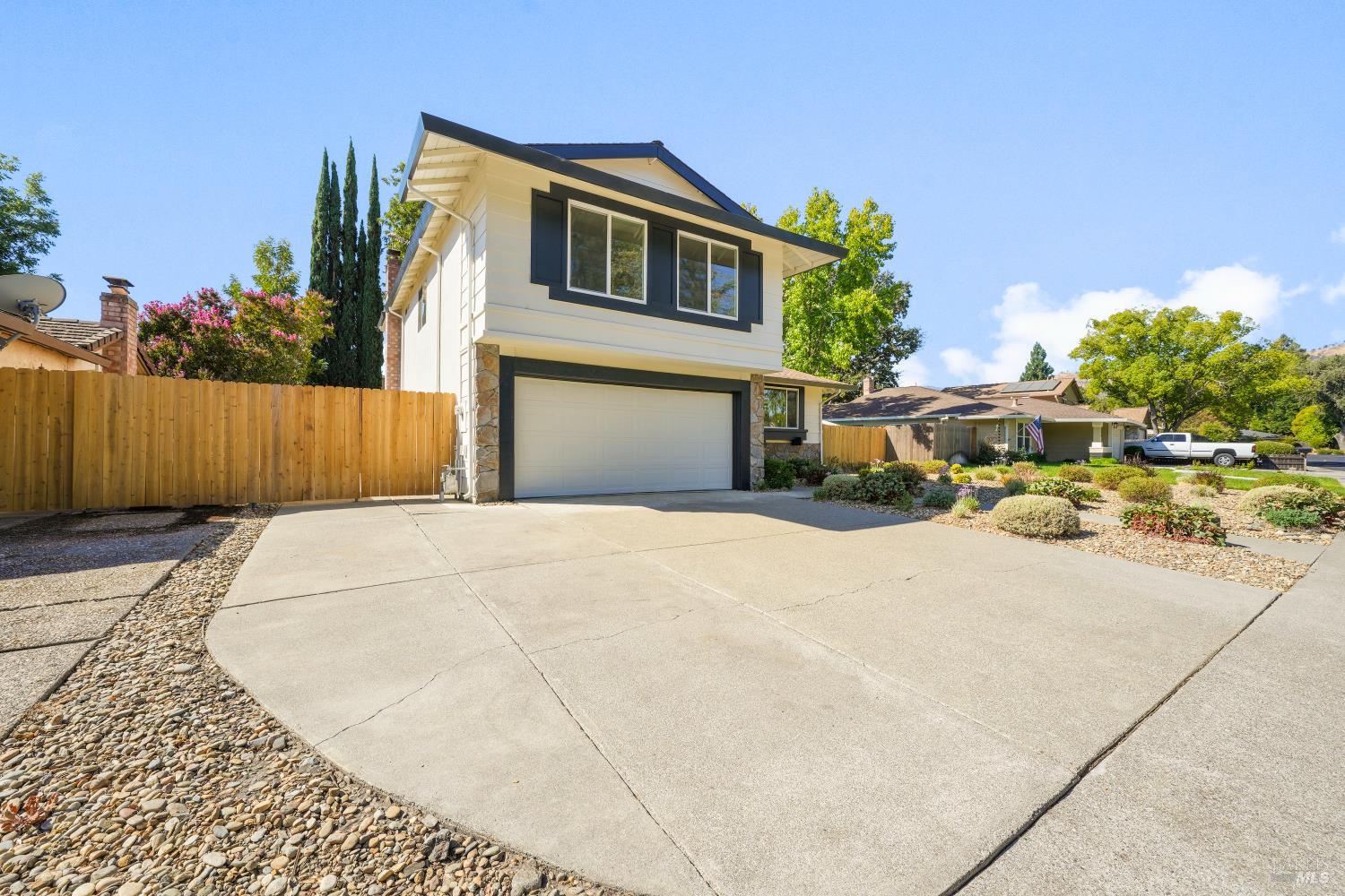 Detail Gallery Image 2 of 56 For 118 Salinas Dr, Vacaville,  CA 95688 - 4 Beds | 2/1 Baths