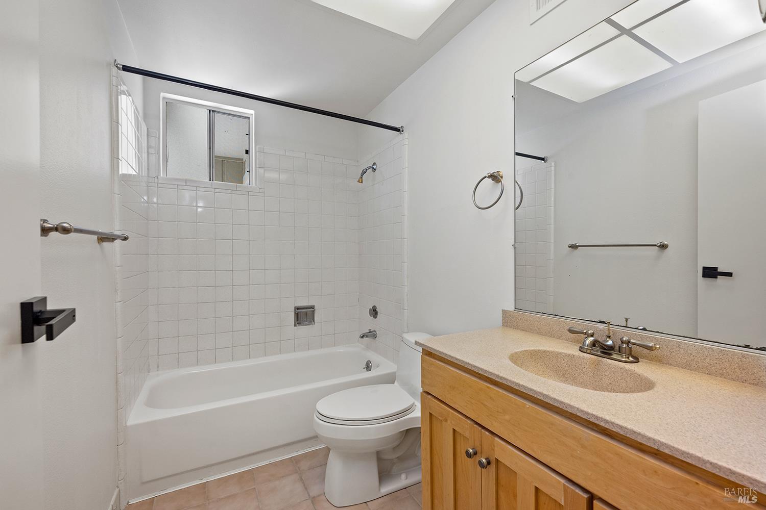 Detail Gallery Image 23 of 40 For 35 Salvador Way, San Rafael,  CA 94903 - 3 Beds | 3 Baths