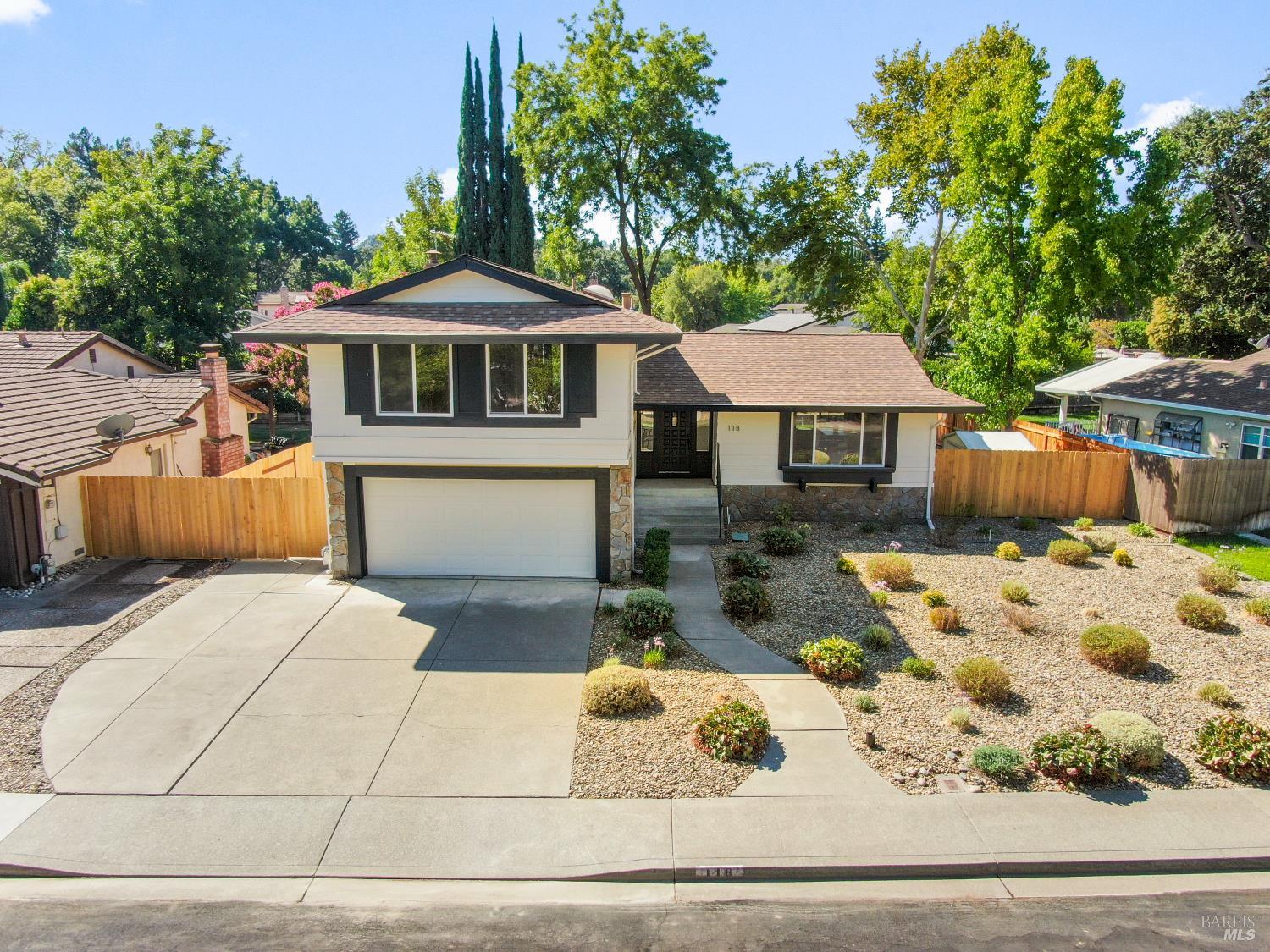 Detail Gallery Image 4 of 56 For 118 Salinas Dr, Vacaville,  CA 95688 - 4 Beds | 2/1 Baths