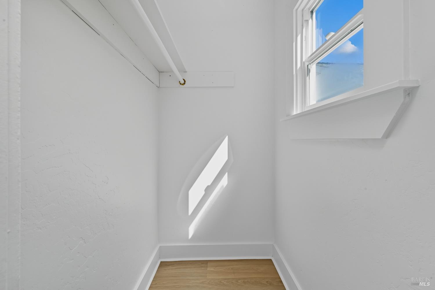 Detail Gallery Image 11 of 25 For 223 Decker St, Santa Rosa,  CA 95401 - – Beds | – Baths