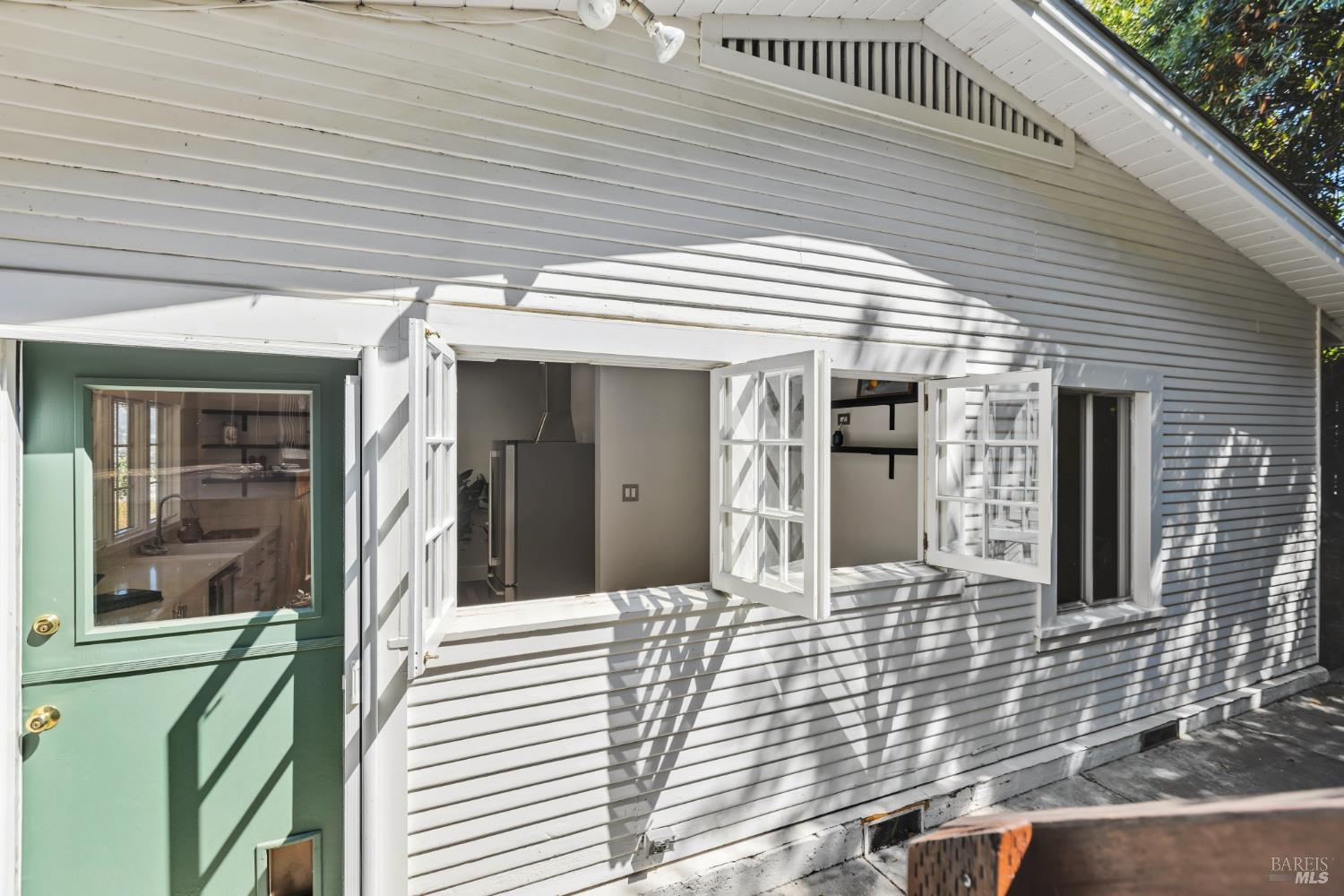 Detail Gallery Image 19 of 33 For 19 Roberts Ave, San Rafael,  CA 94901 - 3 Beds | 2 Baths