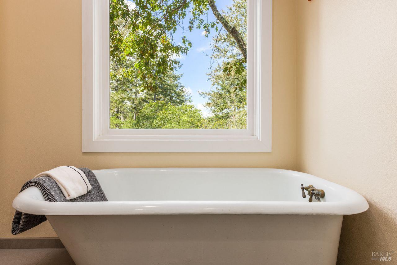 Detail Gallery Image 19 of 33 For 1988 Jameson Rd, Healdsburg,  CA 95448 - 3 Beds | 2 Baths