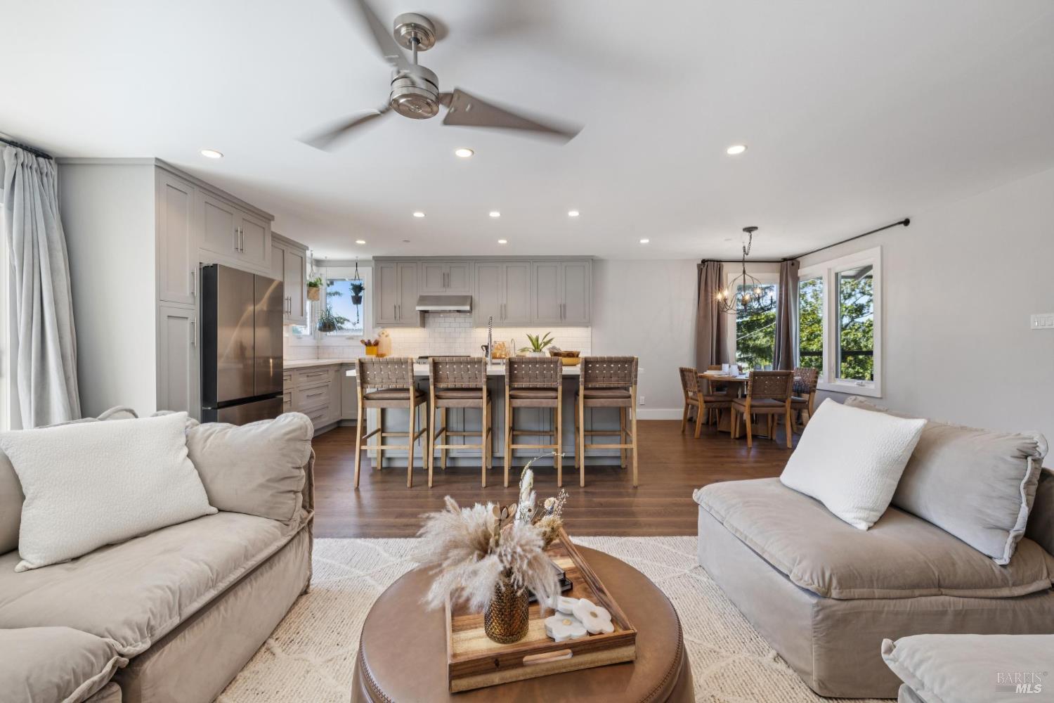 Detail Gallery Image 36 of 91 For 34 Broadview Dr, San Rafael,  CA 94901 - 4 Beds | 4 Baths