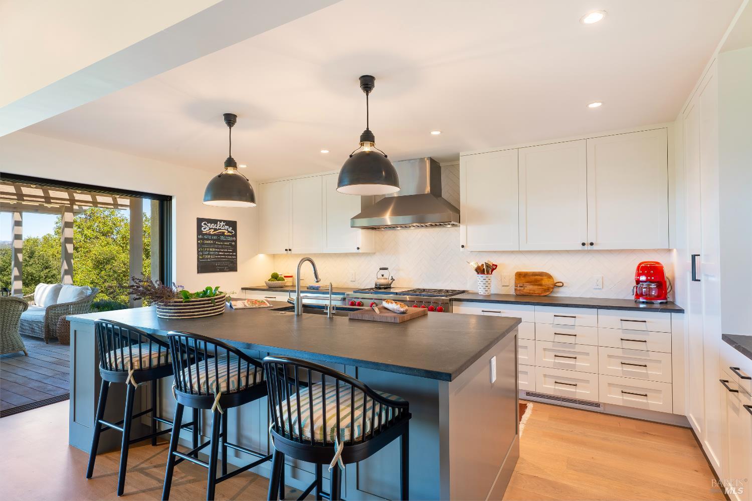 Detail Gallery Image 13 of 55 For 6317 W Dry Creek Rd, Healdsburg,  CA 95448 - 3 Beds | 3/1 Baths
