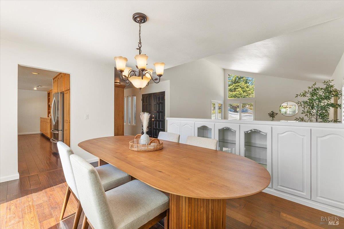 Detail Gallery Image 10 of 60 For 607 Scotland Dr, Santa Rosa,  CA 95409 - 3 Beds | 2/1 Baths