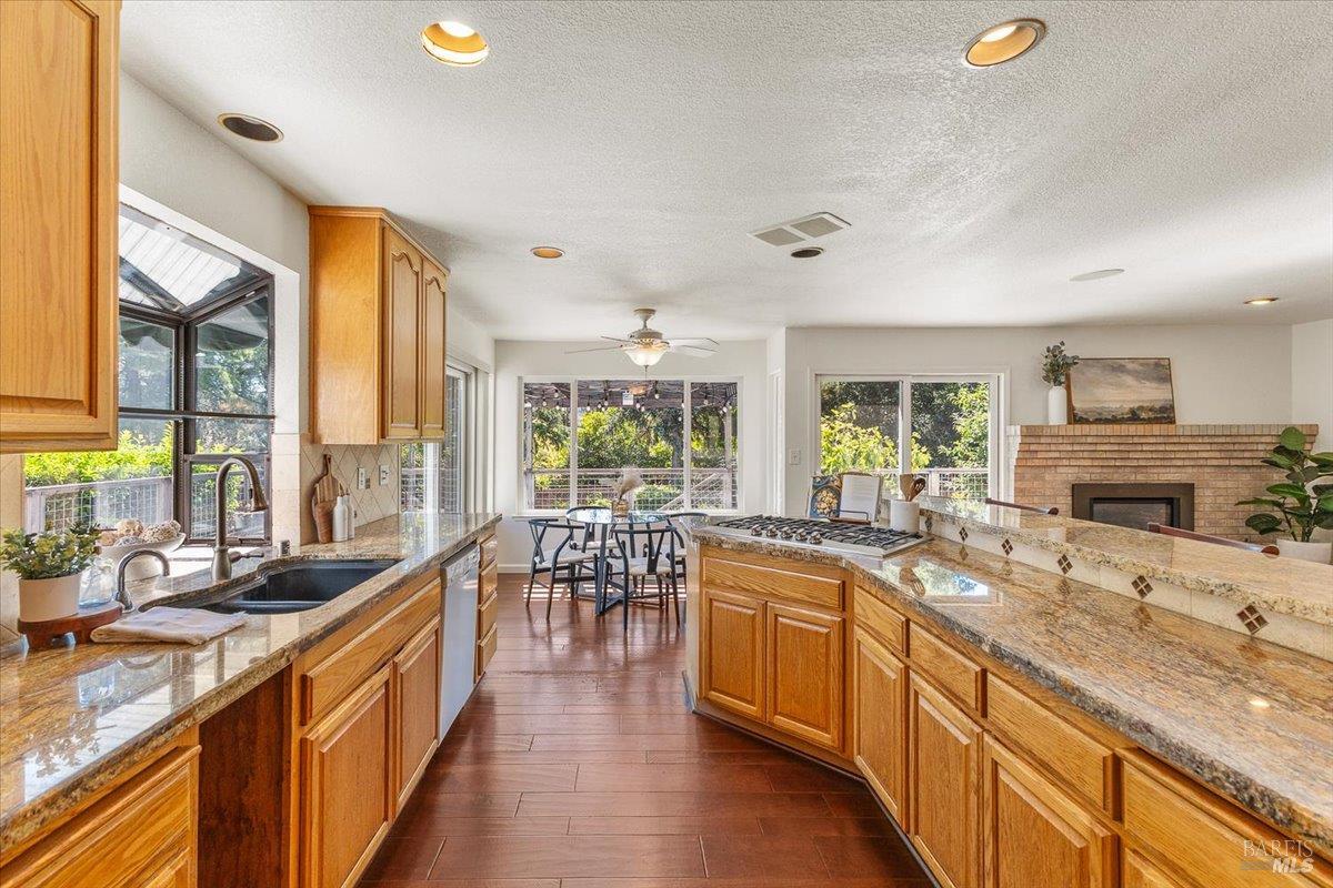 Detail Gallery Image 17 of 60 For 607 Scotland Dr, Santa Rosa,  CA 95409 - 3 Beds | 2/1 Baths