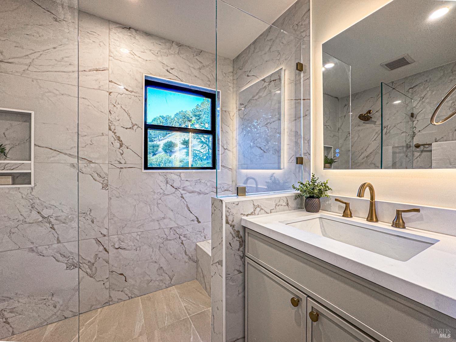 Detail Gallery Image 28 of 41 For 284 Blackstone Dr, San Rafael,  CA 94903 - 4 Beds | 3 Baths