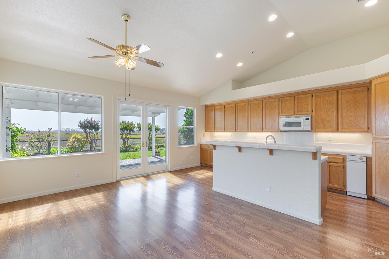 Detail Gallery Image 17 of 50 For 91 S Newport Dr, Napa,  CA 94559 - 3 Beds | 2 Baths