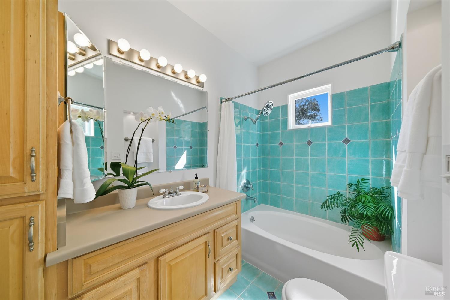 Detail Gallery Image 15 of 43 For 53 Foothill Rd, San Anselmo,  CA 94960 - 3 Beds | 2 Baths