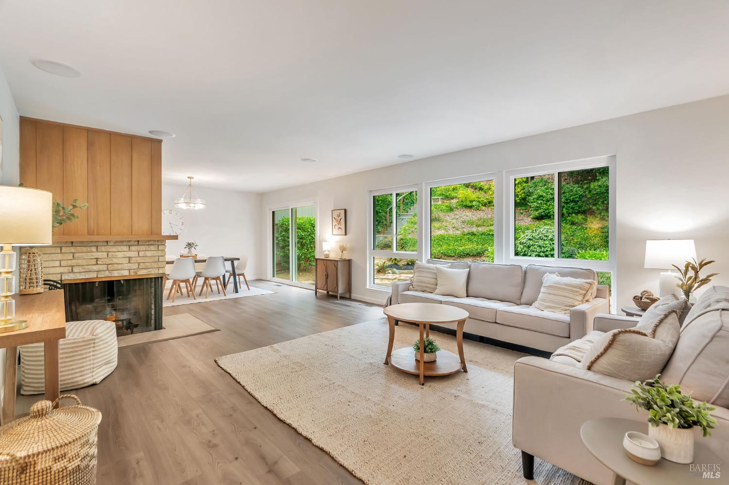 Detail Gallery Image 3 of 41 For 8 Riviera Pl, San Rafael,  CA 94901 - 3 Beds | 2 Baths