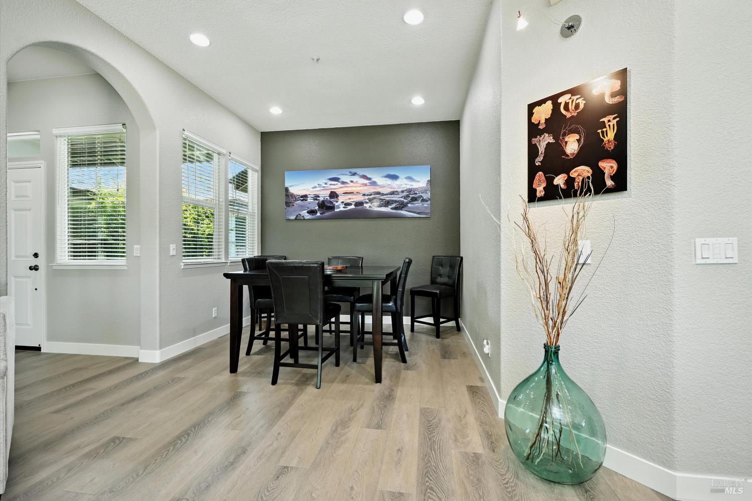 Detail Gallery Image 7 of 32 For 462 Riesling St, Cloverdale,  CA 95425 - 3 Beds | 2 Baths