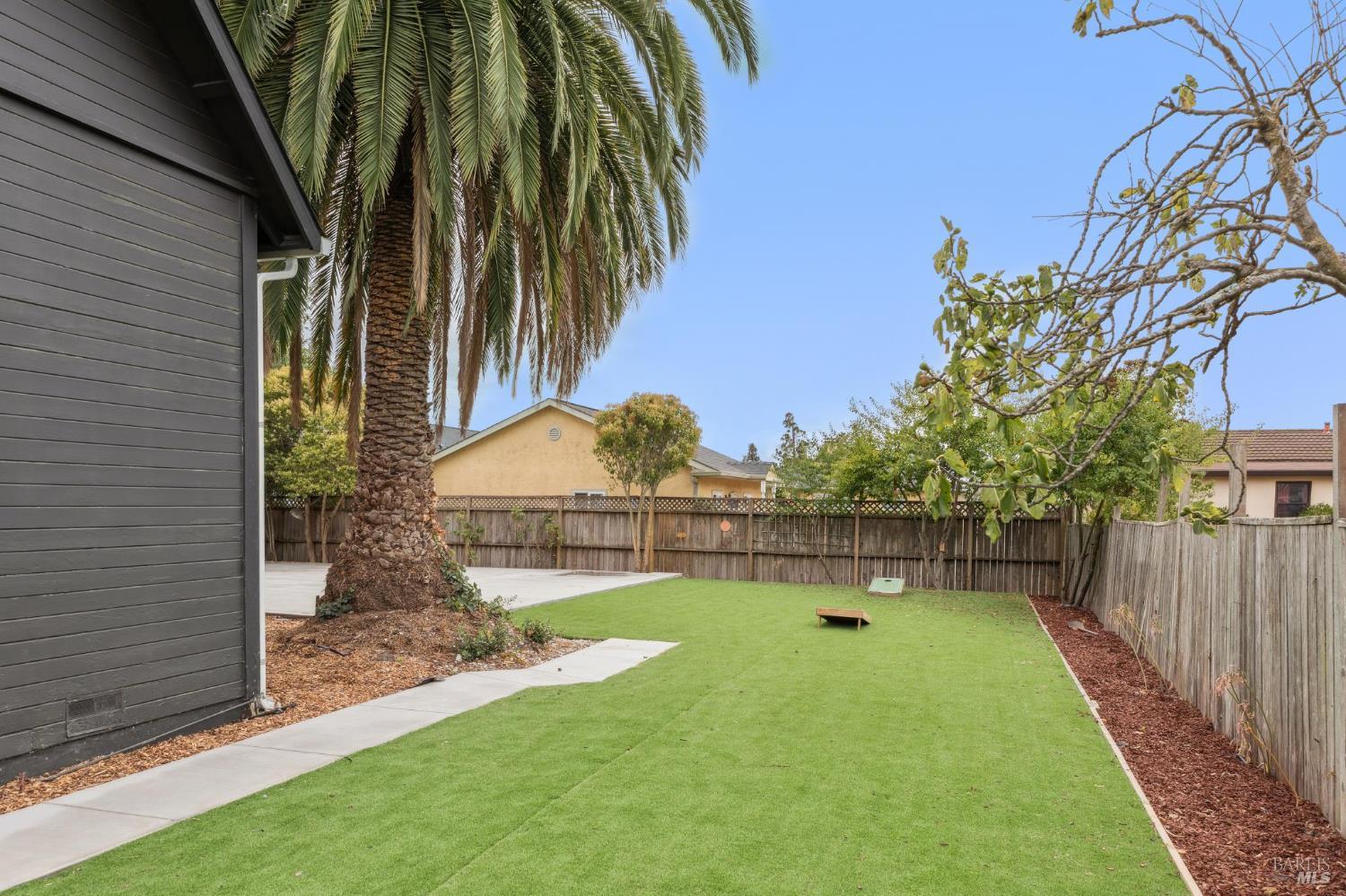 Detail Gallery Image 30 of 32 For 29 Alta Dr, Petaluma,  CA 94954 - 4 Beds | 2/1 Baths