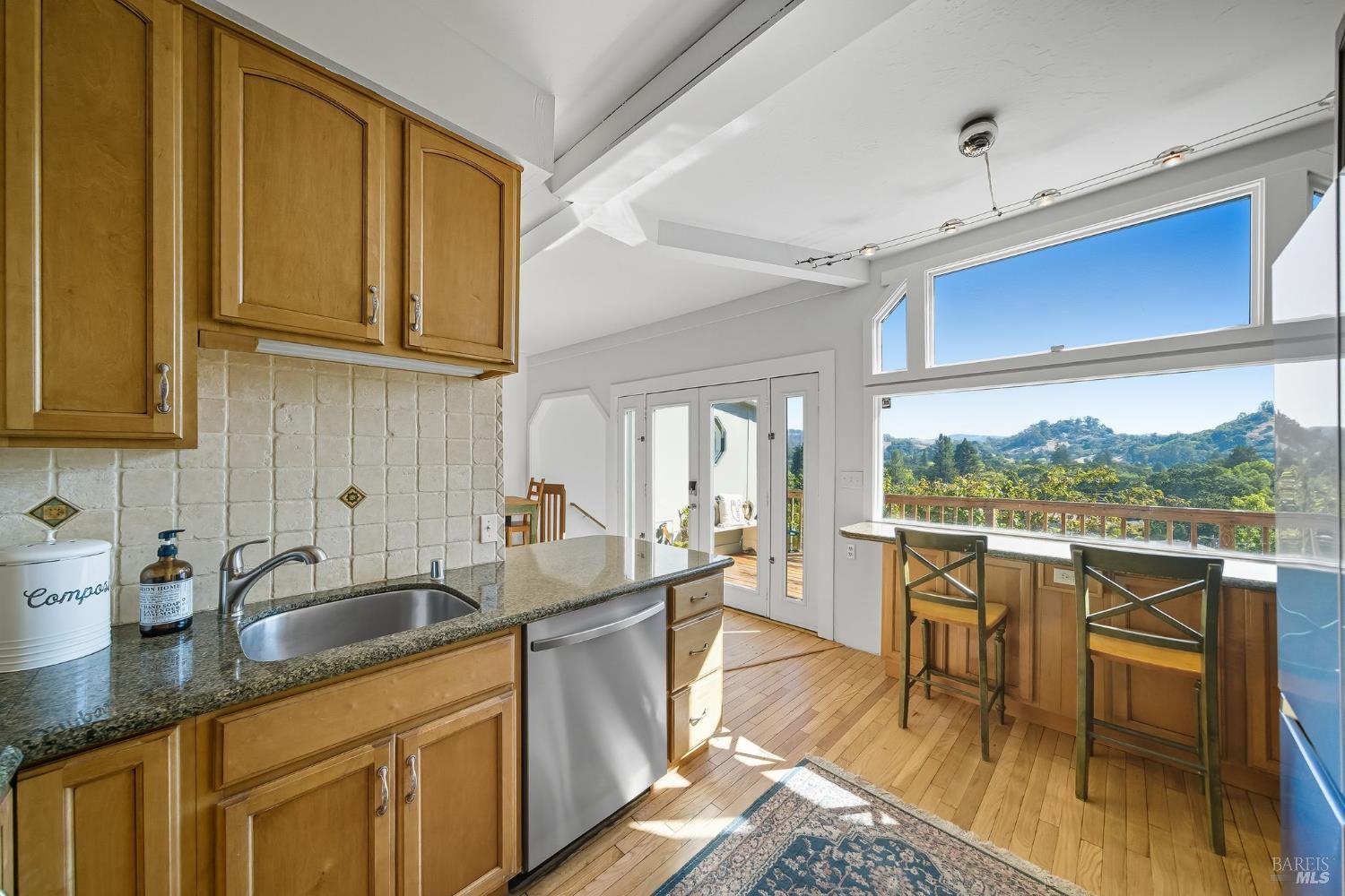 Detail Gallery Image 10 of 43 For 53 Foothill Rd, San Anselmo,  CA 94960 - 3 Beds | 2 Baths