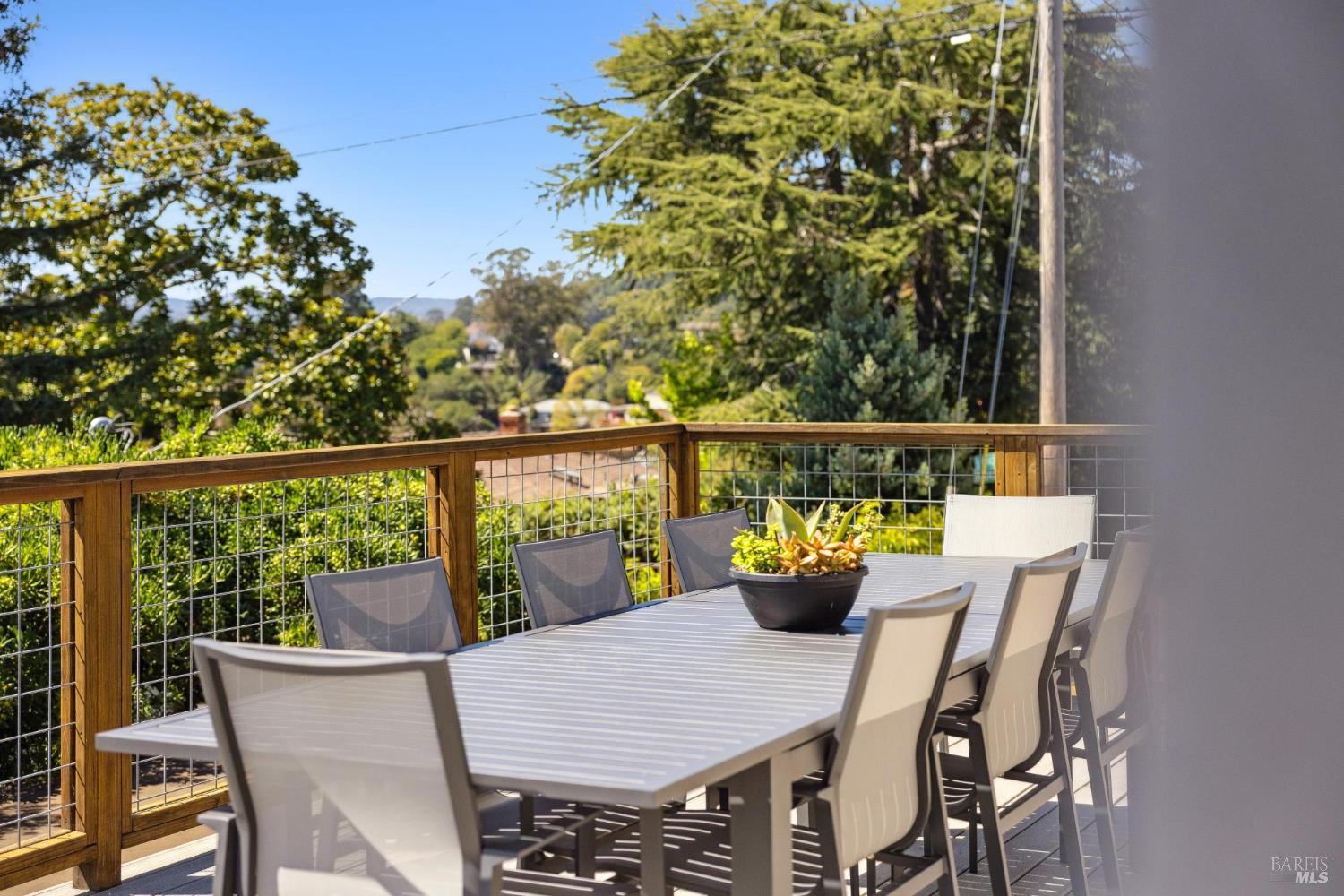 Detail Gallery Image 28 of 91 For 34 Broadview Dr, San Rafael,  CA 94901 - 4 Beds | 4 Baths