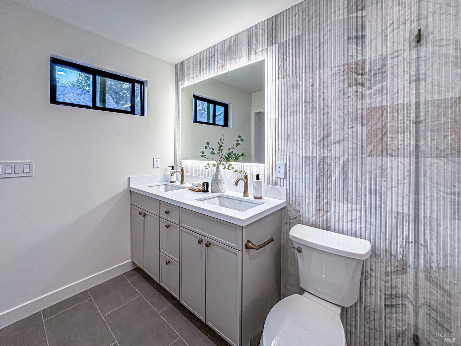 Detail Gallery Image 21 of 41 For 284 Blackstone Dr, San Rafael,  CA 94903 - 4 Beds | 3 Baths