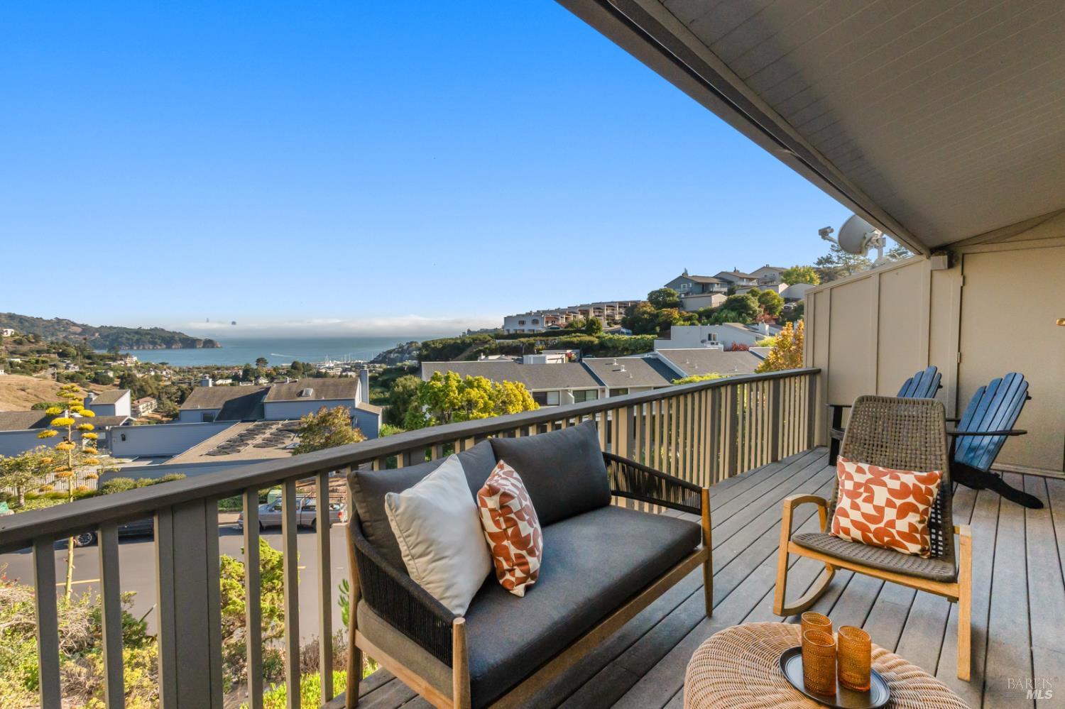 Detail Gallery Image 14 of 29 For 28 Marinero Cir #34,  Tiburon,  CA 94920 - 2 Beds | 1/1 Baths