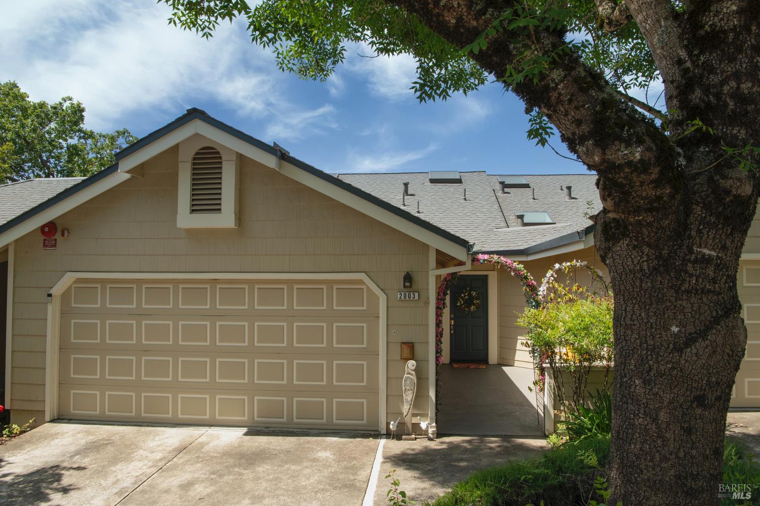 Detail Gallery Image 2 of 40 For 2003 Stonefield Ln, Santa Rosa,  CA 95403 - 2 Beds | 2/1 Baths