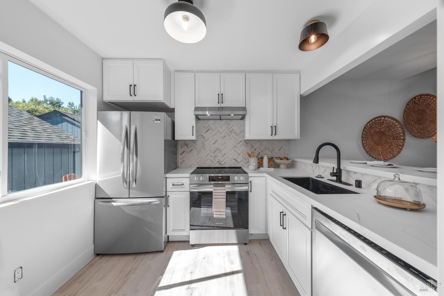 Detail Gallery Image 36 of 47 For 4 Ace Ct, Fairfax,  CA 94930 - 2 Beds | 2/1 Baths
